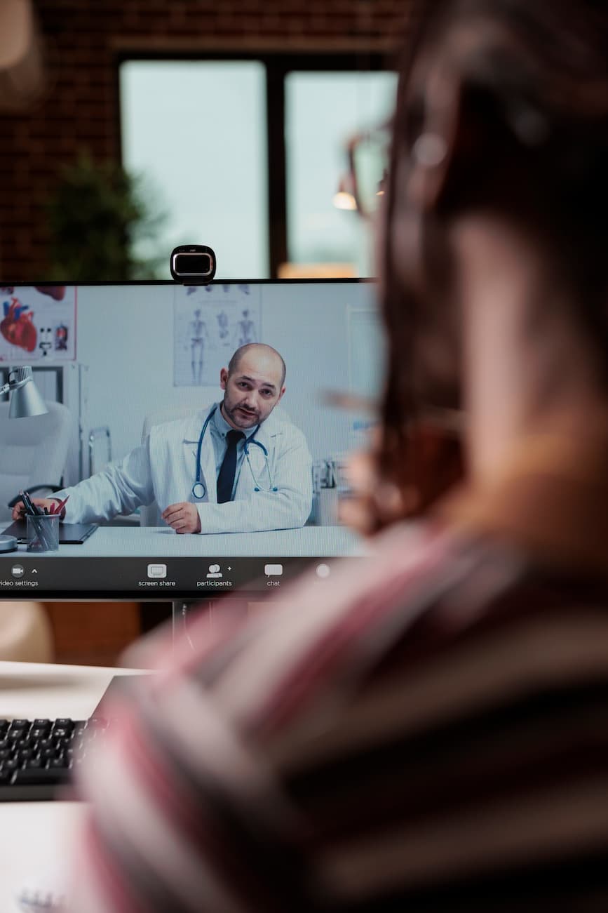 patient-talking-with-doctor-videocall-telemedicine-online-checkup-medical-specialist-consultation-woman-chatting-with-therapist-internet-discussing-health-with-general-practiotioner (1)